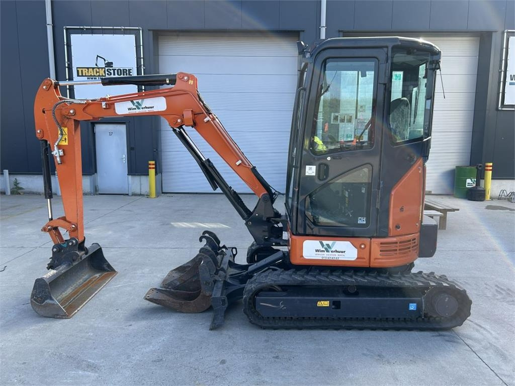 Hitachi ZX26U-6 (9989)  - حفار صغير: صورة 1 Hitachi ZX26U-6 (9989)  - حفار صغير: صورة 1