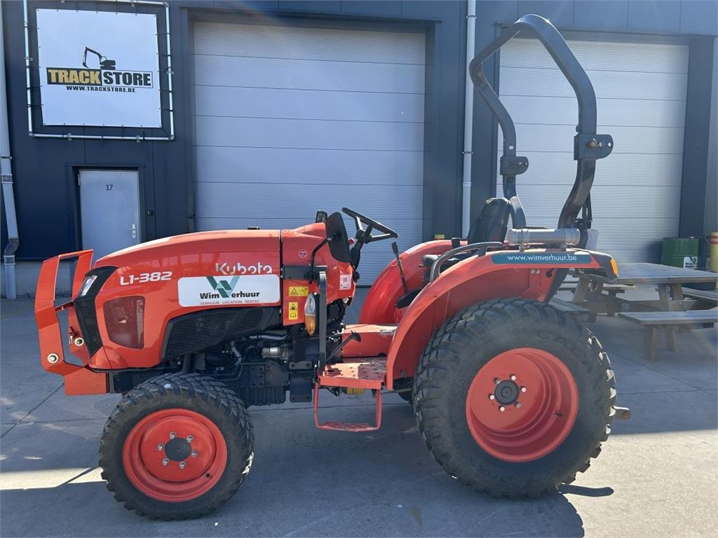 Kubota L1-382 (5283) - جرار خدمات بلدية: صورة 1 Kubota L1-382 (5283) - جرار خدمات بلدية: صورة 1