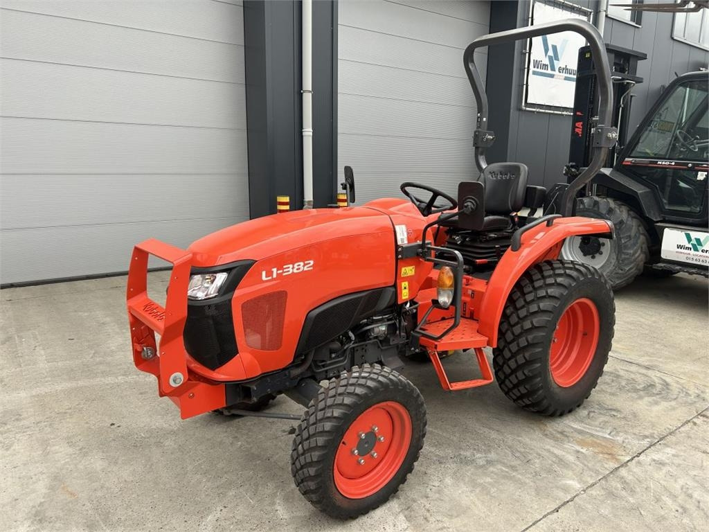 Kubota L1-382 (7325) - جرار خدمات بلدية: صورة 1 Kubota L1-382 (7325) - جرار خدمات بلدية: صورة 1