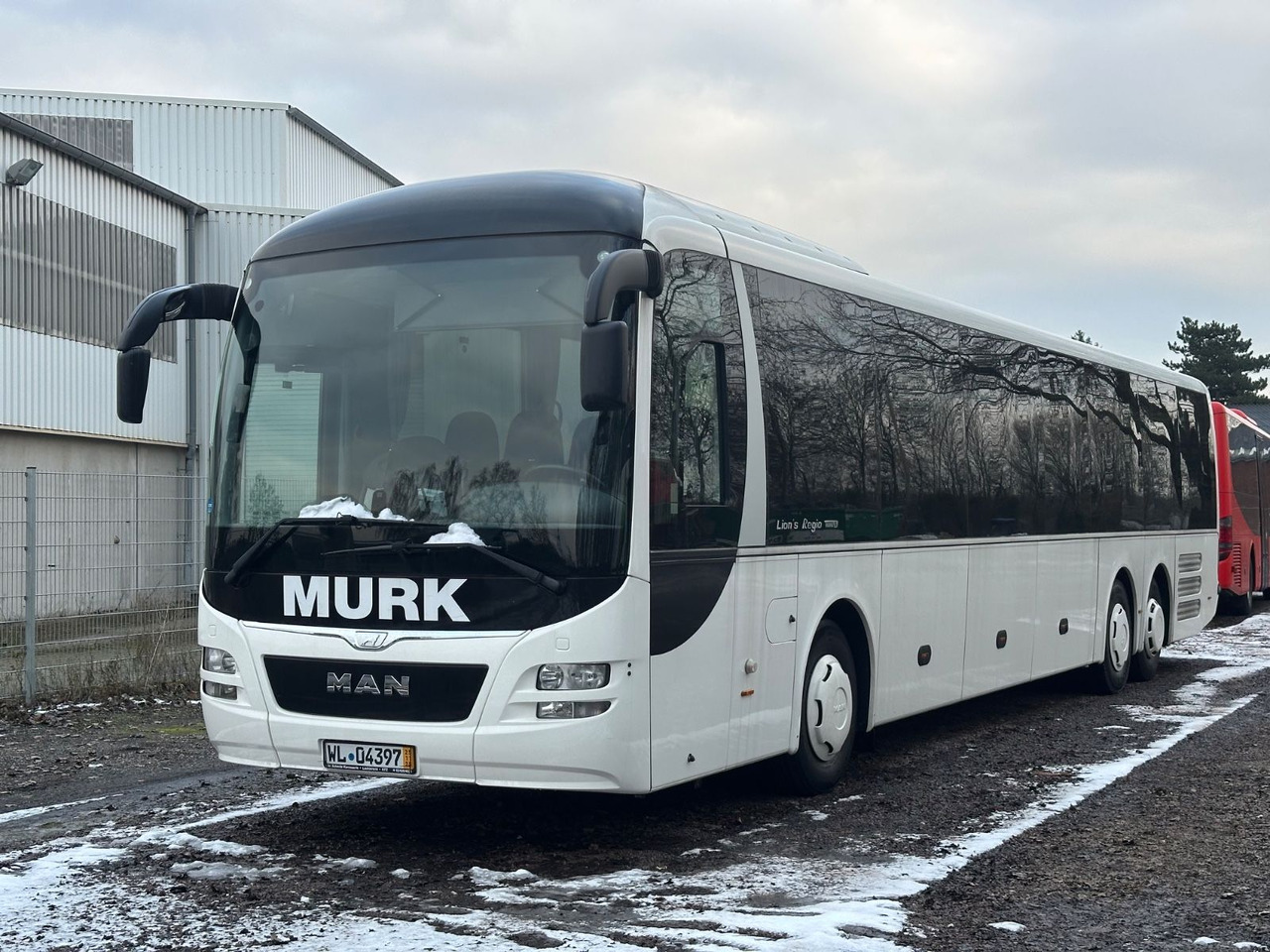 MAN R13 Lions Regio L (65Sitze*251 tKm) - حافلة الضواحي: صورة 1 MAN R13 Lions Regio L (65Sitze*251 tKm) - حافلة الضواحي: صورة 1