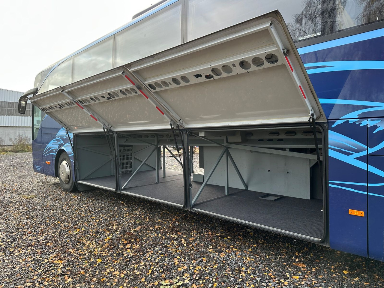 Mercedes-Benz Tourismo O350 17 RHD-L (59Sitze*DE*TOP) - حافلة نقل لمسافات طويلة: صورة 4 Mercedes-Benz Tourismo O350 17 RHD-L (59Sitze*DE*TOP) - حافلة نقل لمسافات طويلة: صورة 4