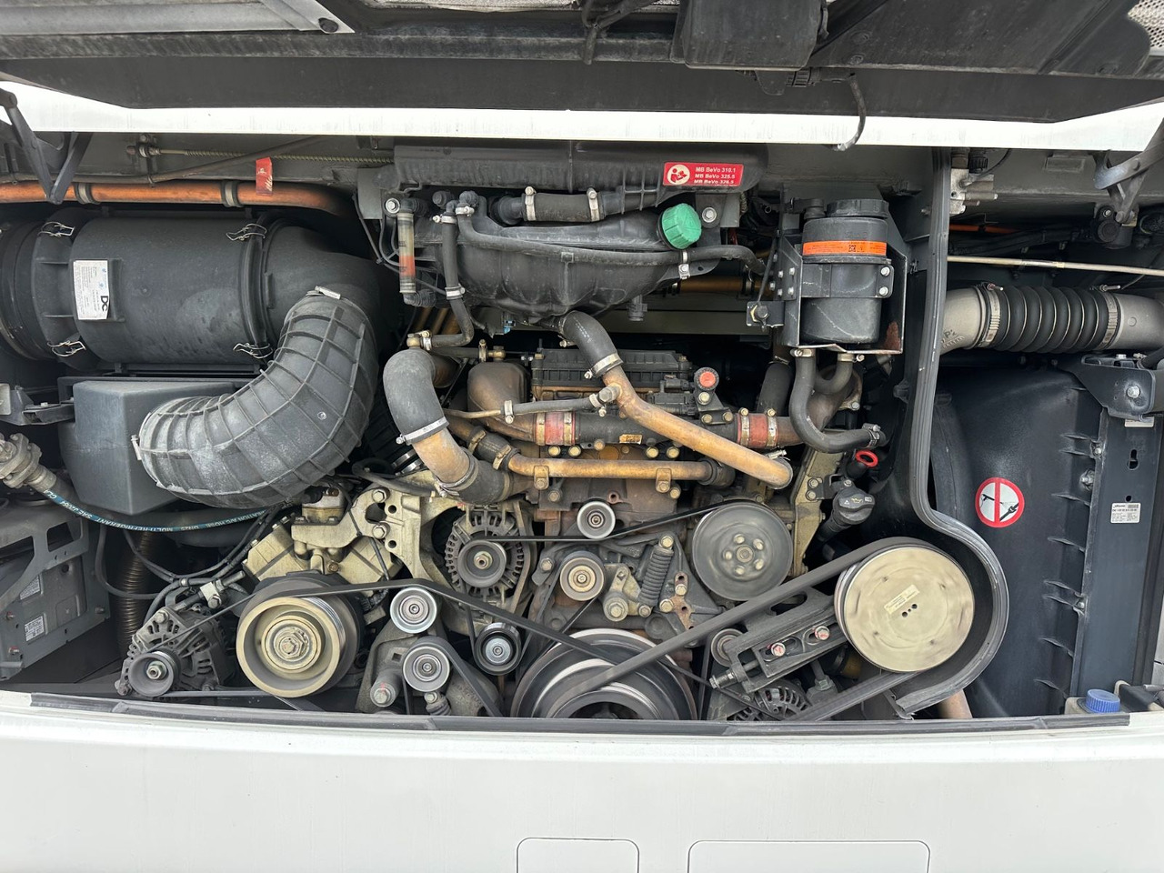 Mercedes-Benz Tourismo O350 17 RHD-L (60 Sitze*341.tKM*DE*TOP) - حافلة نقل لمسافات طويلة: صورة 4 Mercedes-Benz Tourismo O350 17 RHD-L (60 Sitze*341.tKM*DE*TOP) - حافلة نقل لمسافات طويلة: صورة 4