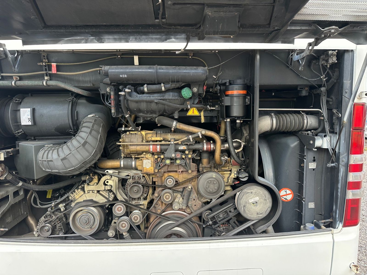 Mercedes-Benz Travego O580 16 RHD-M (LuxLine*Euro 6*TOP*DE) - حافلة نقل لمسافات طويلة: صورة 5 Mercedes-Benz Travego O580 16 RHD-M (LuxLine*Euro 6*TOP*DE) - حافلة نقل لمسافات طويلة: صورة 5