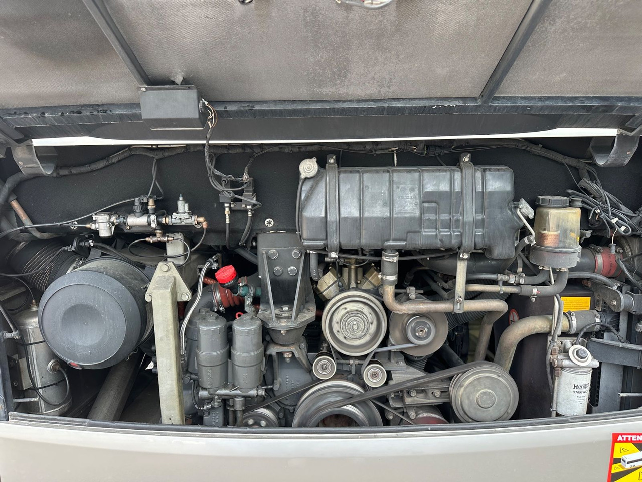 Setra S 415 UL GT (Motor neu*TOP) - حافلة الضواحي: صورة 4 Setra S 415 UL GT (Motor neu*TOP) - حافلة الضواحي: صورة 4