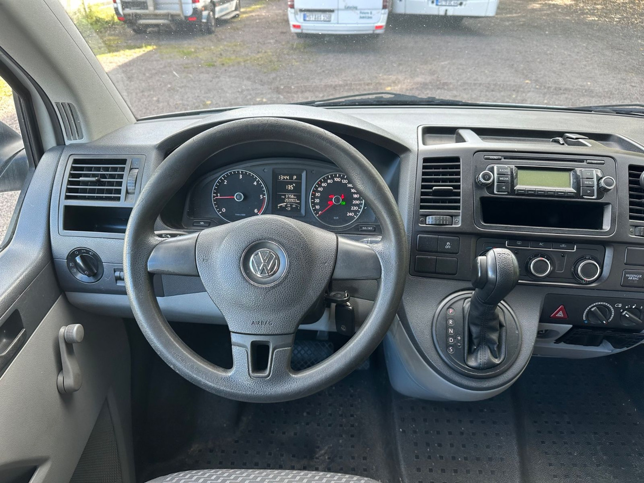 Volkswagen T5 Kombi - ميكروباص: صورة 3 Volkswagen T5 Kombi - ميكروباص: صورة 3